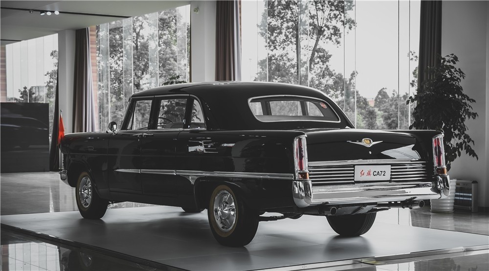 共和国之光实拍我国第一台阅兵车红旗ca72