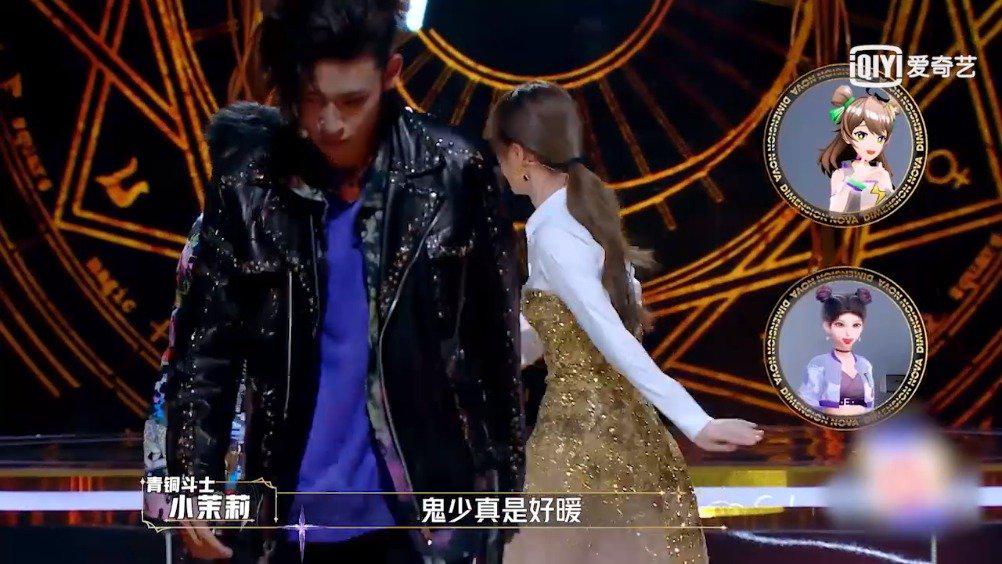 被小鬼扶虞书欣甜到了!绅士又有礼貌,这个小伙儿针不戳