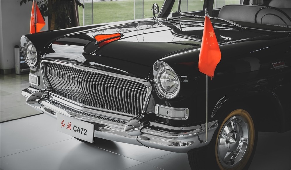 共和国之光实拍我国第一台阅兵车红旗ca72