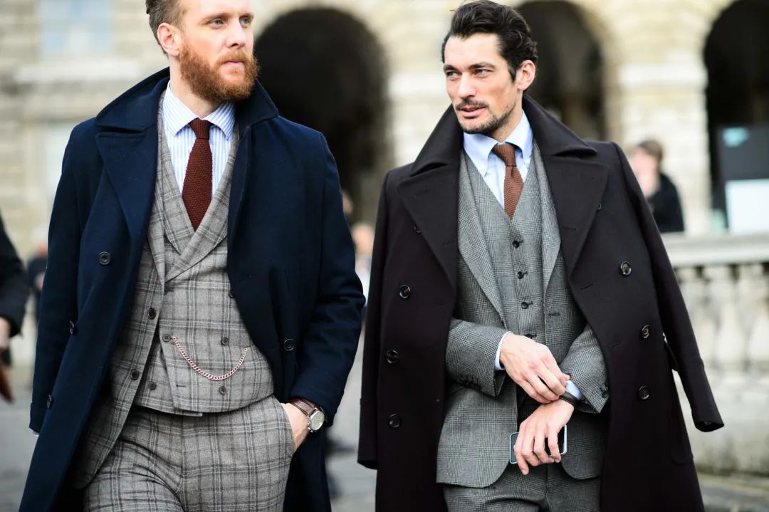 保暖的同时也保留正式感,尤其适合需要经常出席正式商务场合的绅士们.