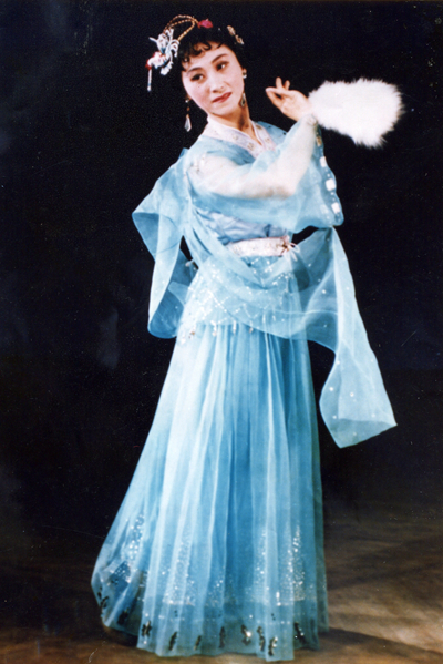 舞剧《蛇舞》剧照.陈爱莲跟随中国艺术代表访问西欧时照片.