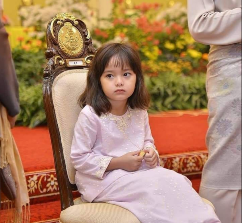 9岁小公主厌世脸火遍全网独享王室宠爱的她太任性了吧