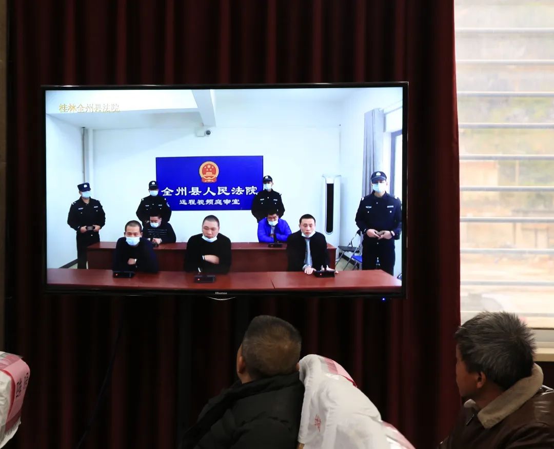 唐勇,蒋周群作为主要纠集者,以暴力,威胁或者其他手段,在全州县石塘镇
