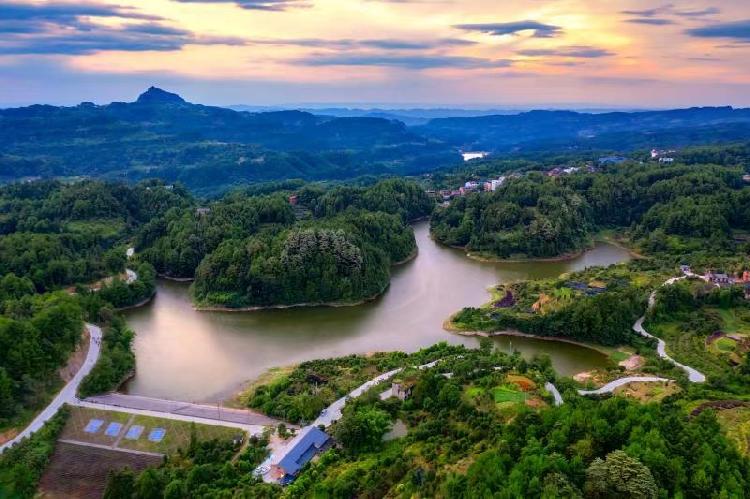 巴南区圣灯山镇倾情打造全域旅游和度假小镇: 养生,养心,养老的"三养