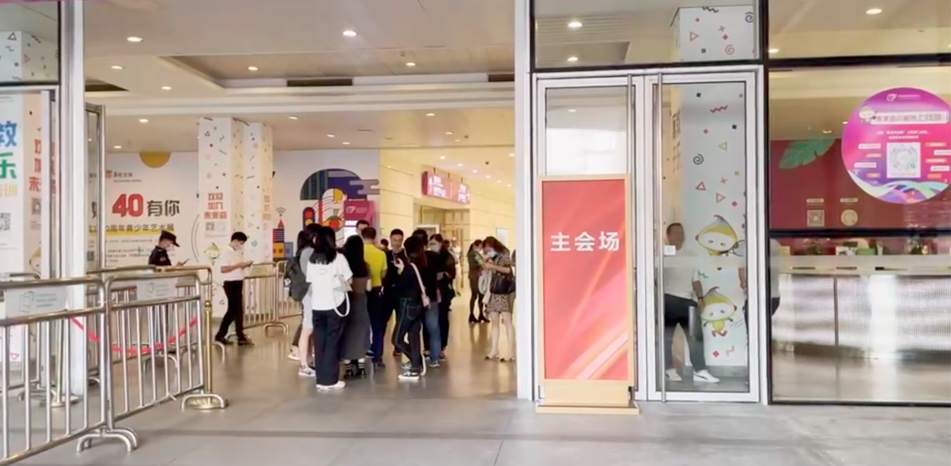 深圳华润城网红盘开卖：再现“万人摇” 条件不够亲戚来凑