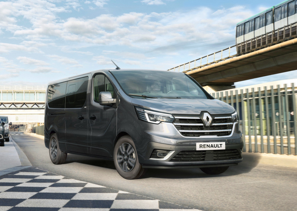 能拉货的mpv,新款雷诺trafic发布,7座布局配折叠小桌