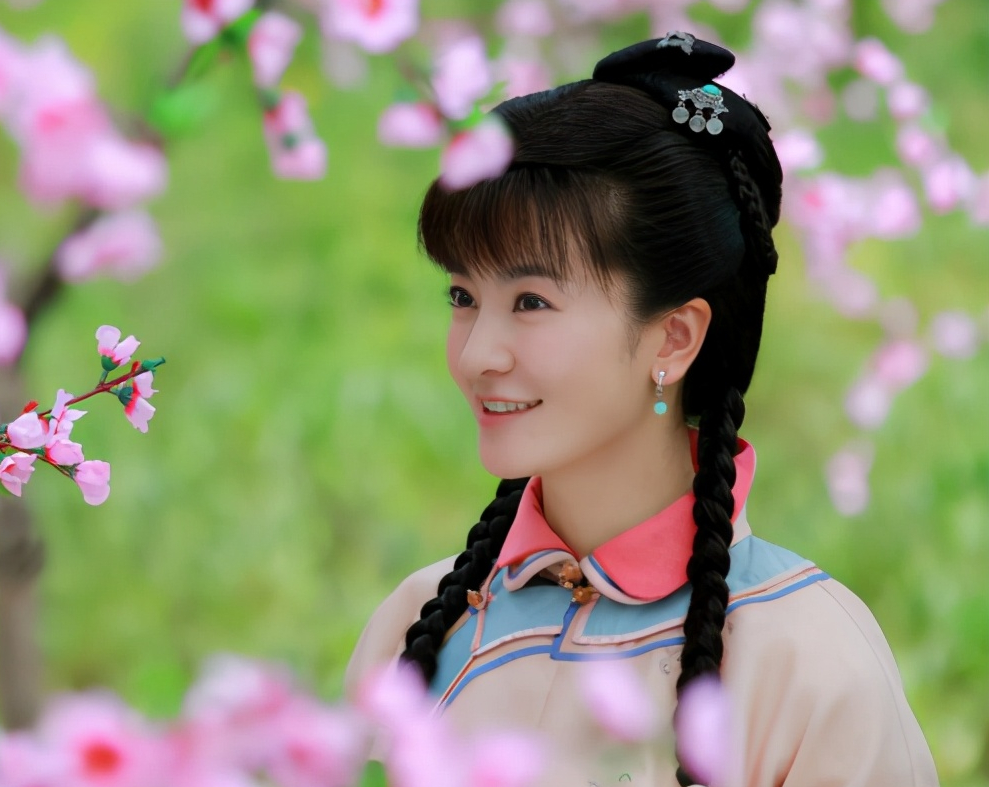 《还珠格格》有一个共同点就是女主的扮演者都是赵薇,而李晟正是这两