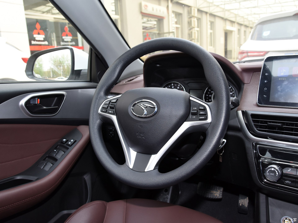 7万块买台东南a5翼舞,自动挡 四轮独悬,配三菱的发动机