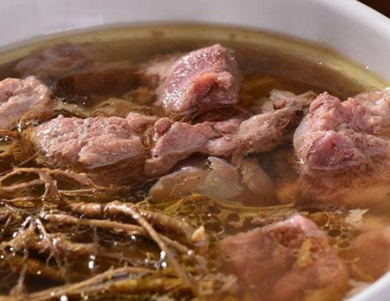 美食:石参炖腱子肉,竹笋炖雏鸡,时蔬蘑菇滑鸡饭