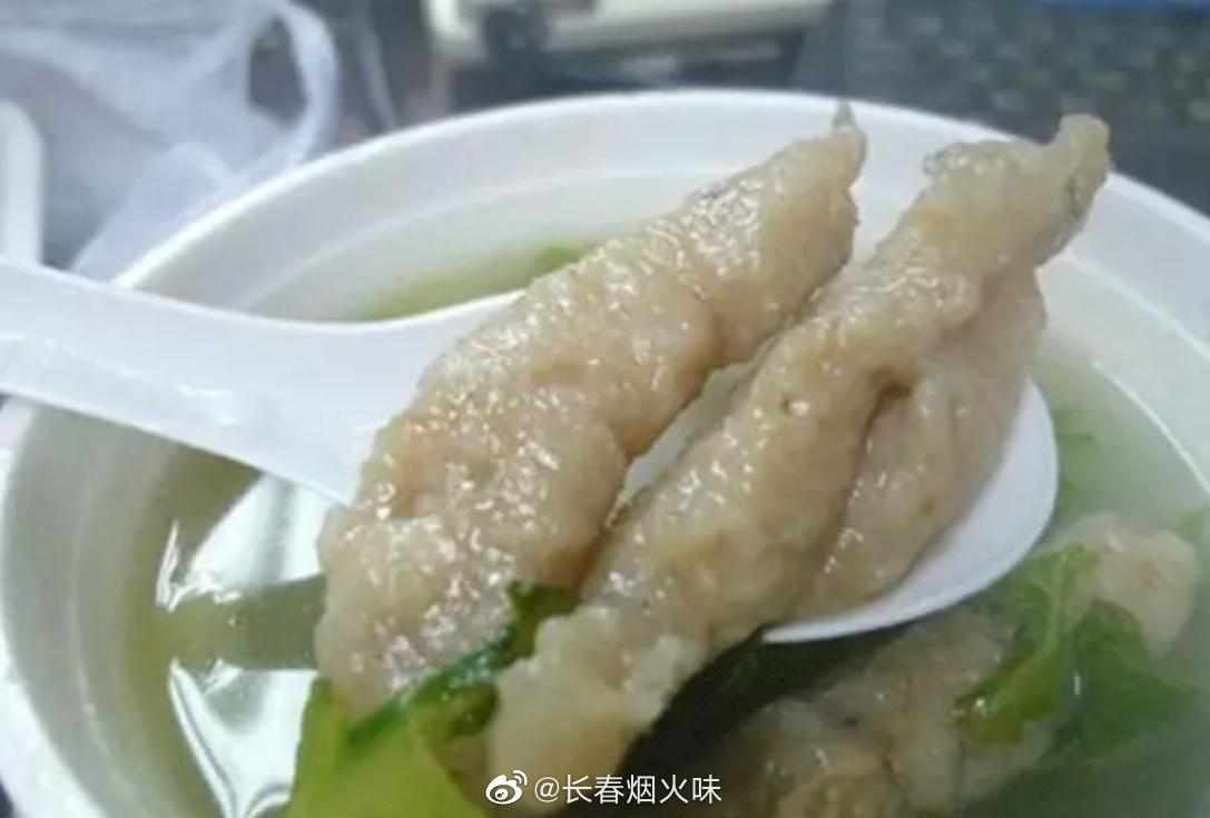 生菜魚肉 生菜鱼肉,又称生菜鱼肉汤,是香港街头小食之一