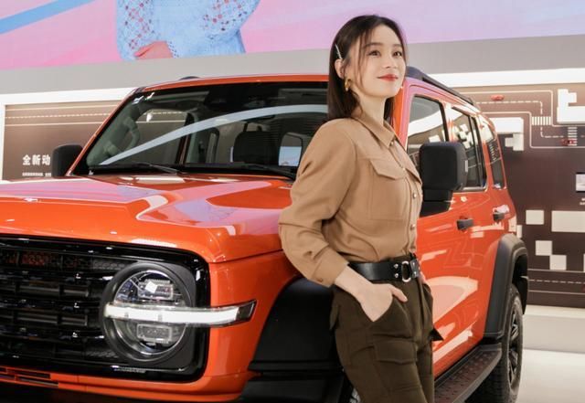 女神袁姗姗降临广场车展!大家猜猜她青睐哪款车型?