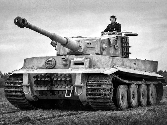 穷途末路下的虎王坦克,它的出现也向盟军侧面暴露了德国的处境