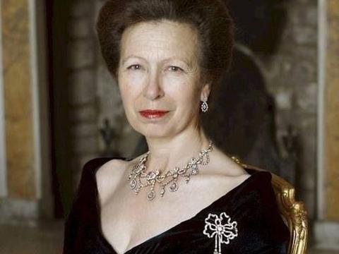 伊丽莎白女王的核心圈子,14名温莎家族成员镇守王座