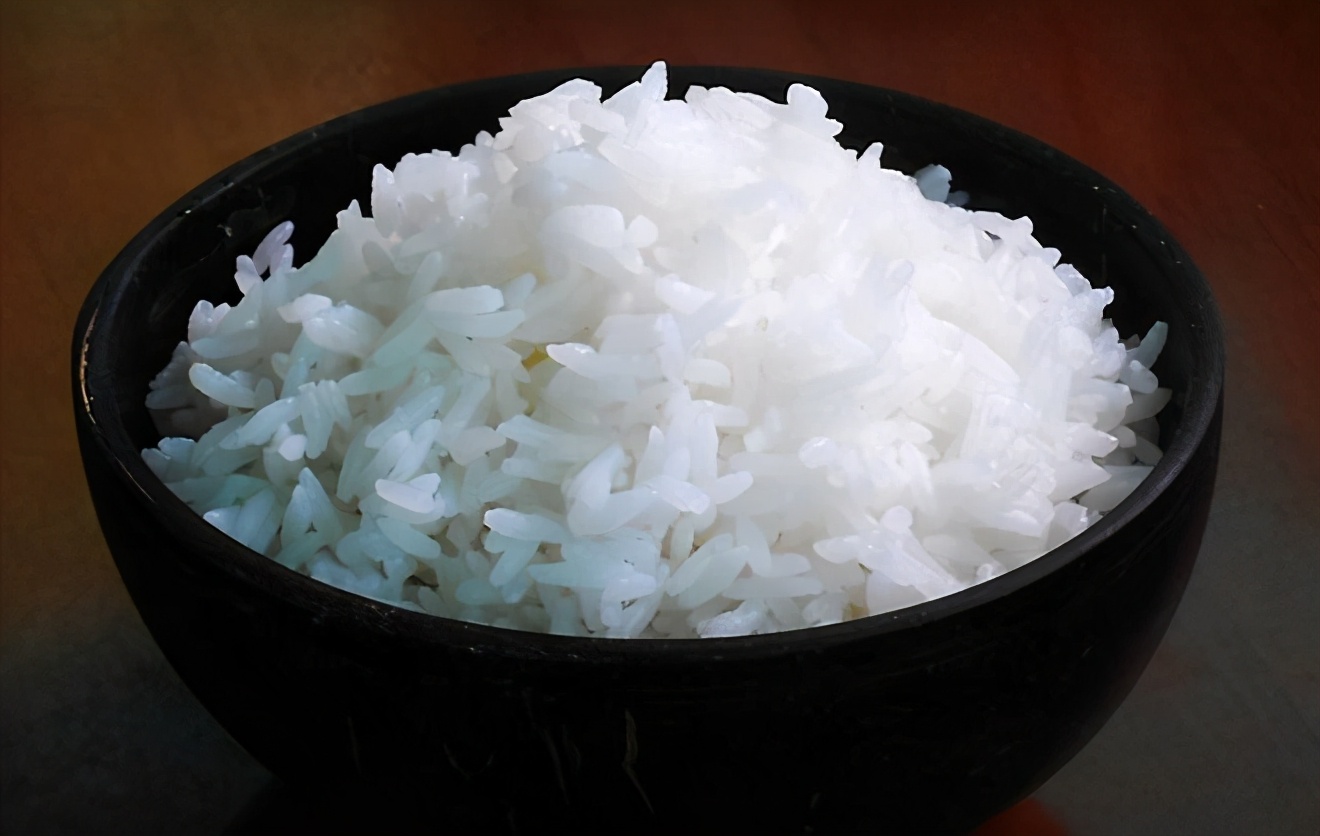 蒸米饭只加清水是外行,还要做好5点,米饭蒸好香软好吃,实用