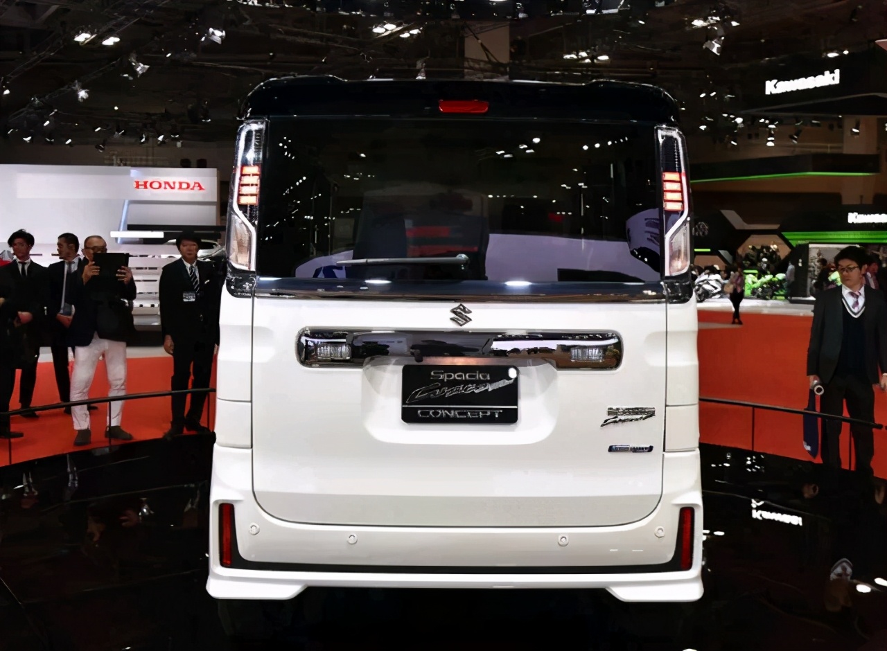 埃尔法版铃木北斗星,1.0t 侧滑门,预售5万,比飞度还宽裕