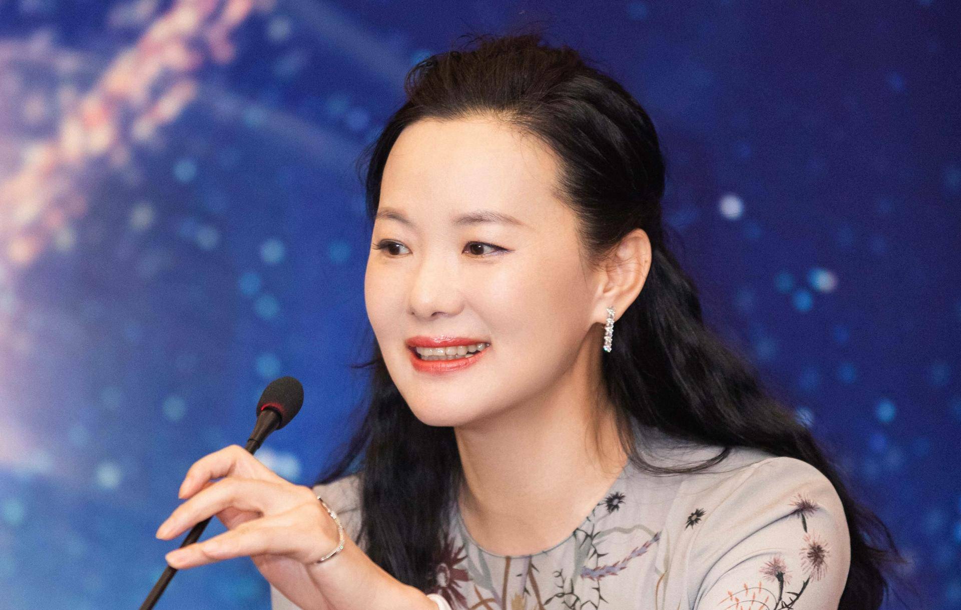 50岁咏梅的叛逆皱纹可以有少女绝不演