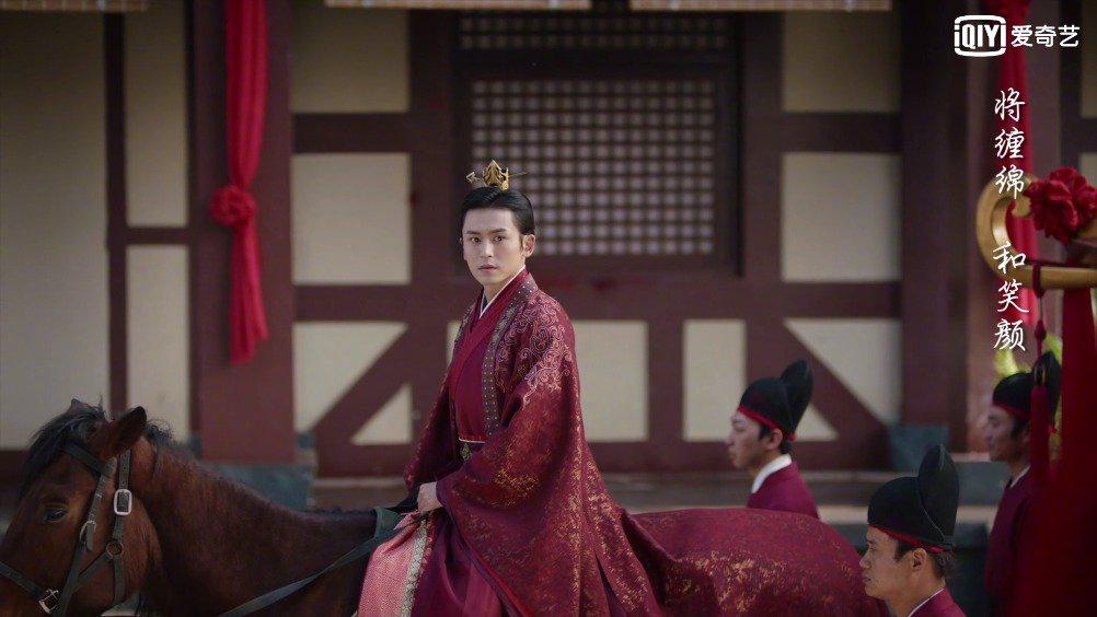 傅容肃王洞房花烛夜,傅容谨记侧妃不能戴凤冠入府