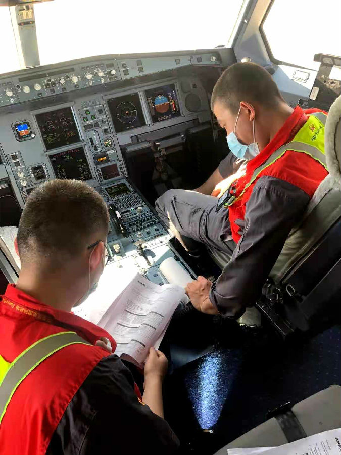 海航技术黄仲志:飞机的护航使者|飞机|使者|机务_新浪新闻