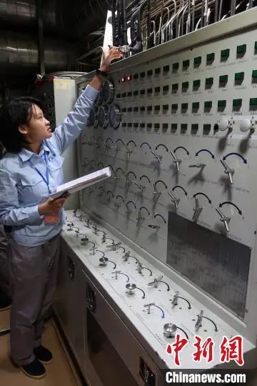 工作中的周承钰 文昌航天发射场供图