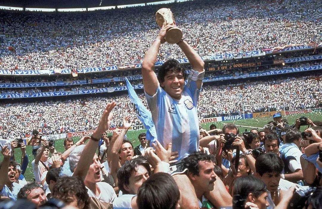 △马拉多纳带领阿根廷队获得1986年世界杯冠军（IC photo资料图）