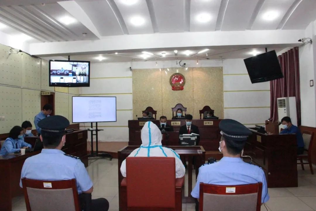 ▲曲阳县原县委书记王芃受审。图/赞皇县法院微信公号