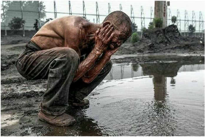 富家女工地搬砖惹众怒打工人够惨了别再拿他们作秀了好吗