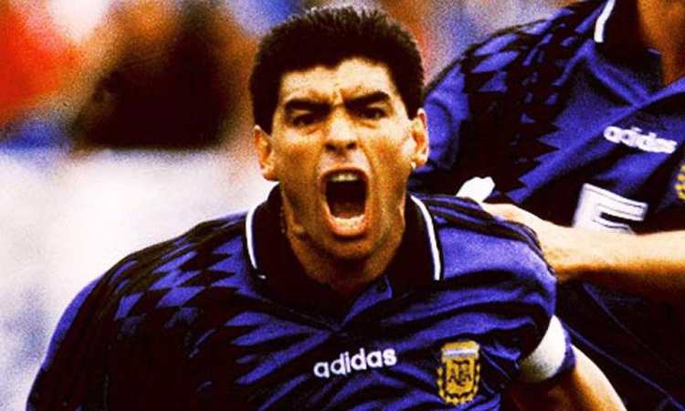 他愤怒至极,像极了狮群的领袖,身后迎上来的几个人里有年轻的战神巴蒂