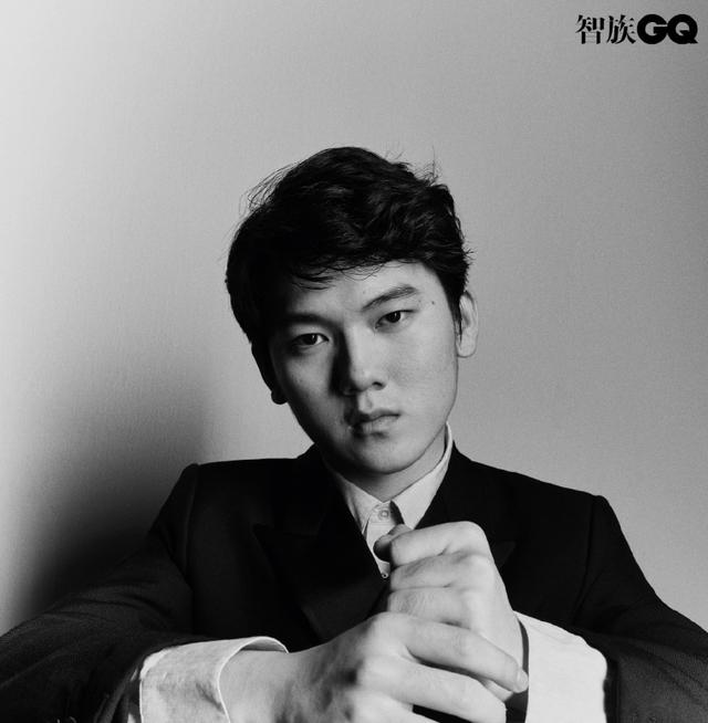 jkl颜值崩盘?智族gq年度电竞人特写,网友:感觉怪怪的