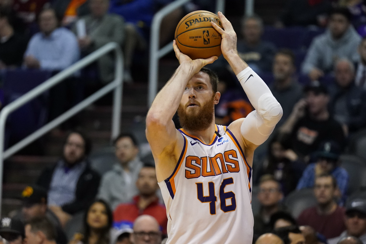 直播吧11月26日讯 据此前报道,自由球员阿隆-贝恩斯2年1430万美元加盟