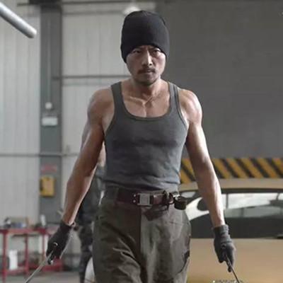 张涵予一身"肌肉"27万,可碰到李云龙的连长,差距一目了然