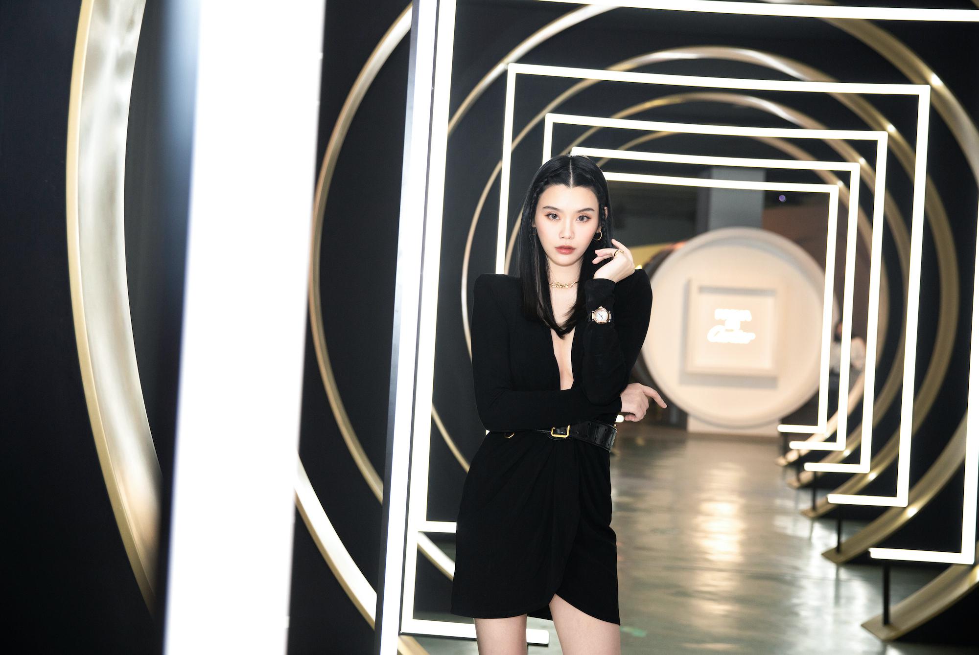 昨日ming奚梦瑶出席品牌活动全黑look简约大气