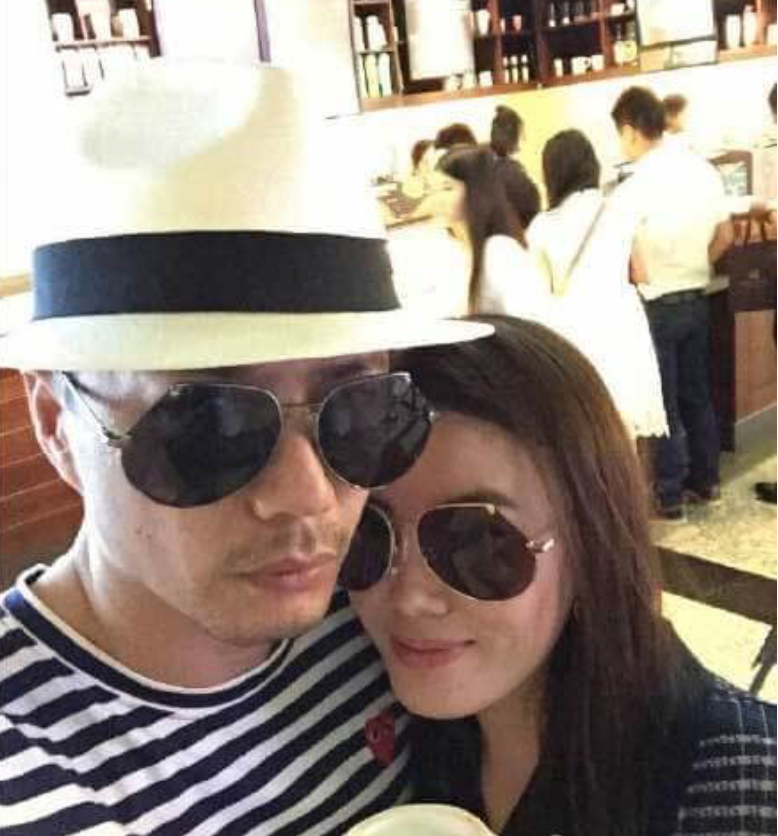 46岁段奕宏和妻子近照结婚多年零绯闻如今幸福恩爱