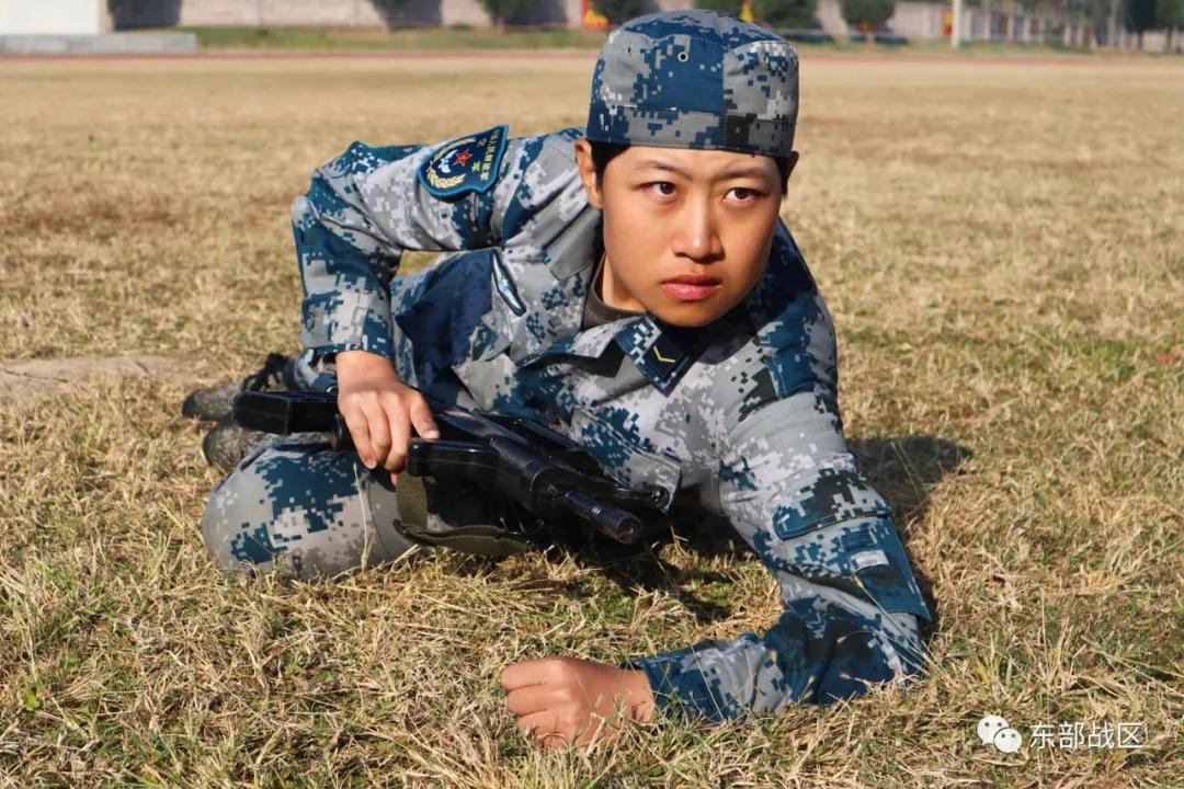 列兵上等兵士官上尉空军女兵个个貌美大长腿