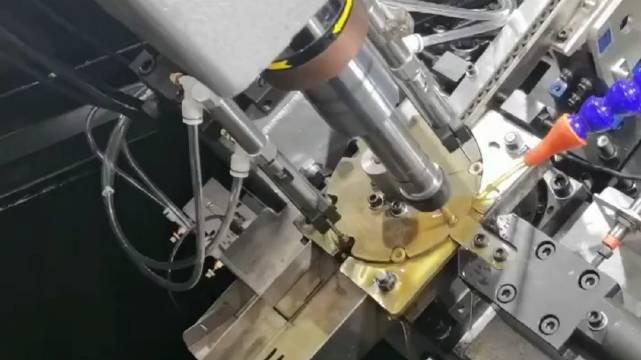 全自动攻丝过程