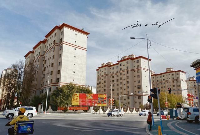 实拍拉萨新城区高楼林立现代时尚这还是你想象中的西藏吗