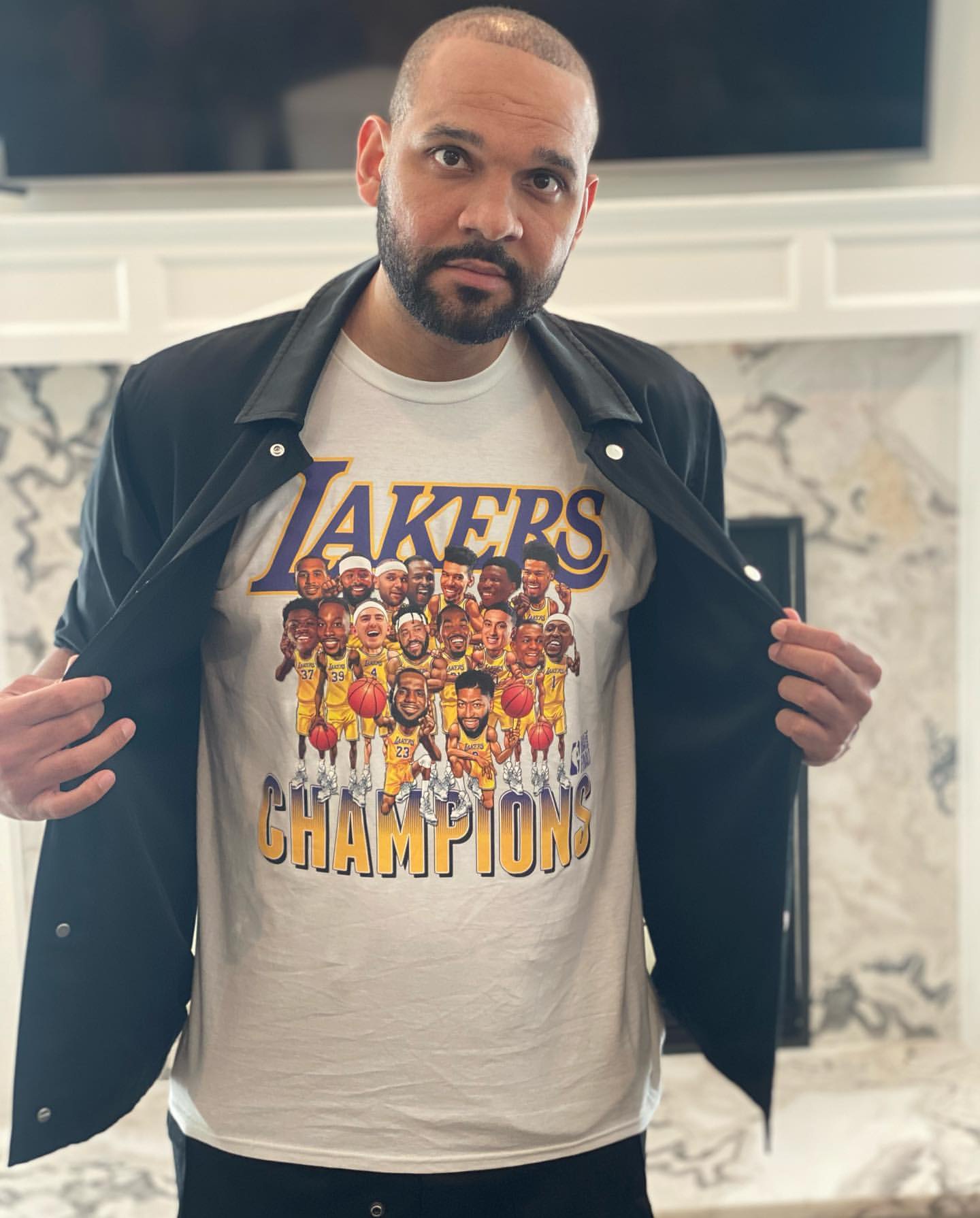 11月27日 今日,自由球员贾里德-杜德利更新instagram晒出一张照片庆祝