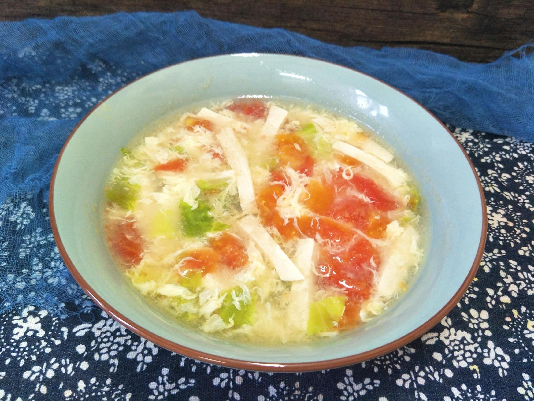 天气冷了,煮一锅浓浓鲜汤,鲜美可口,好喝又温暖