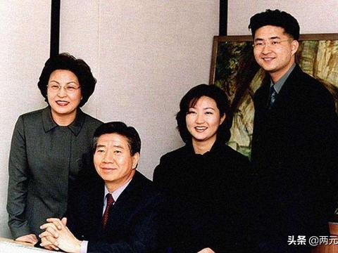 法官也不得不宣判学生无罪,可就在宣判结束后,车东英带人进来,表示