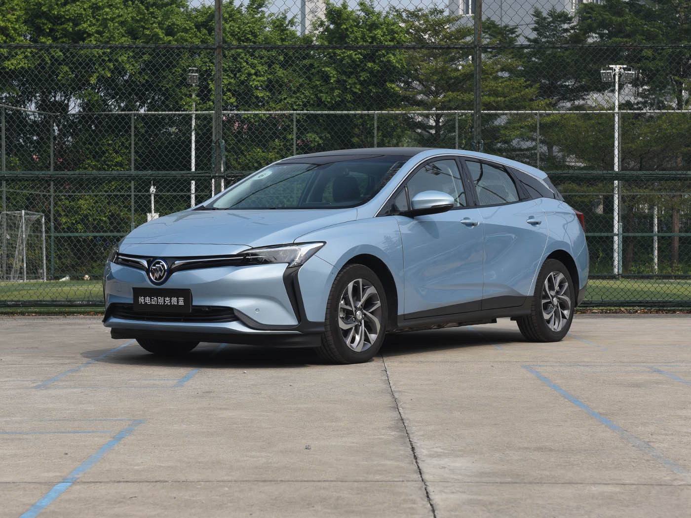 2吨的重量4秒破百的加速感受下!-新浪汽车