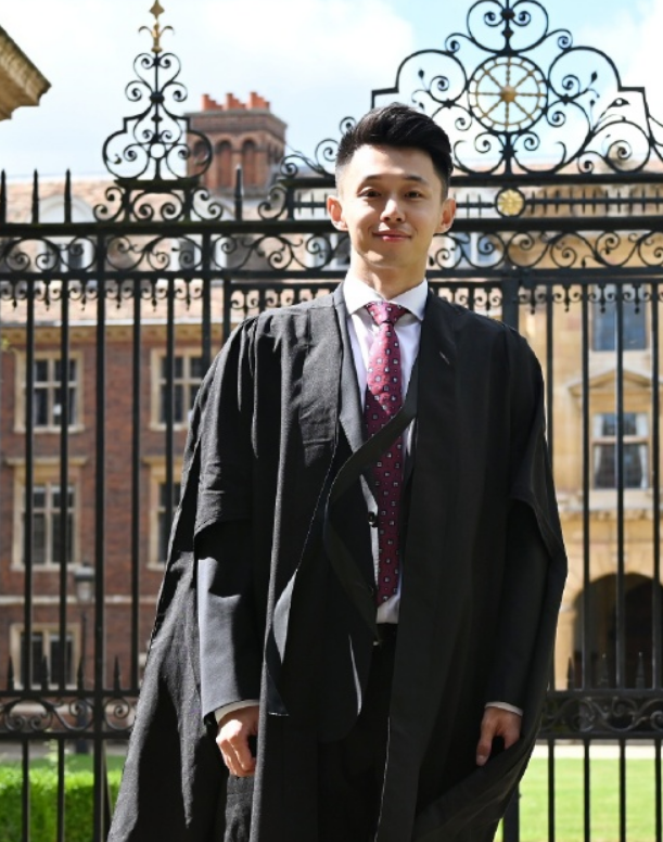 首先剑桥大学毕业的他就称得上是一位学霸,而对于陈一鸣来说还称得上