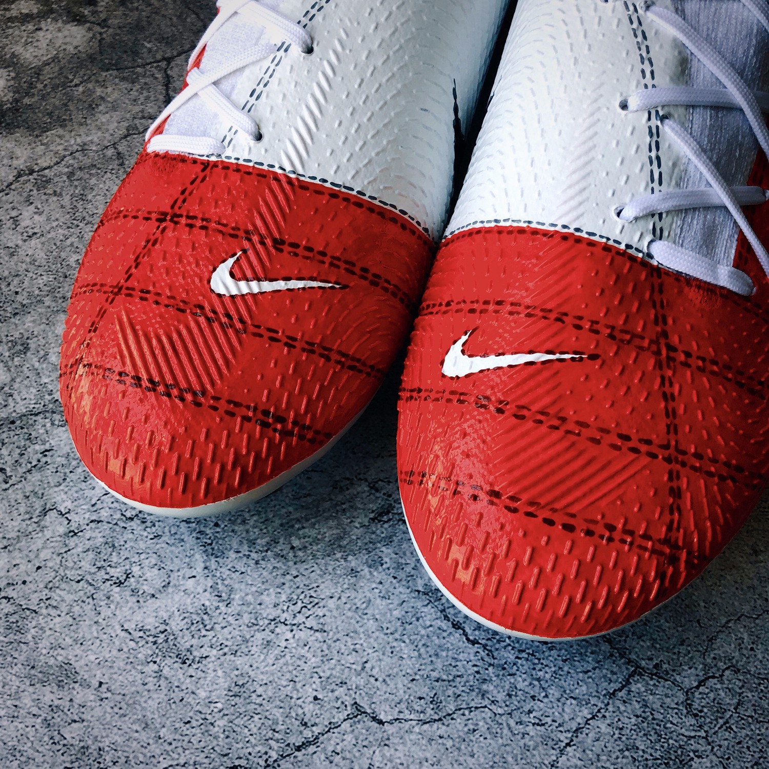 对耐克来说,通过nike by you平台的定制选项来打造出带有经典战靴外观