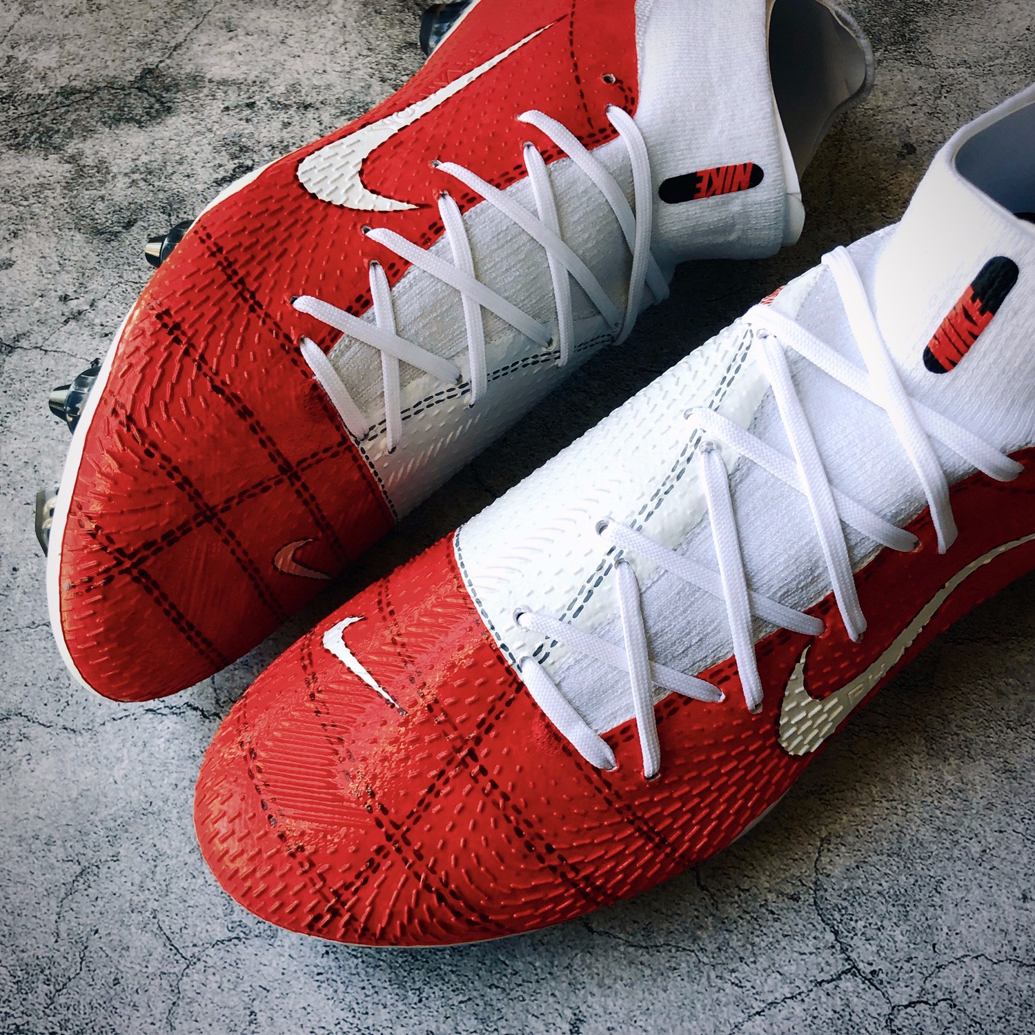 而作为耐克本年度的战靴新作,以精准掌控和射门为卖点的phantom gt