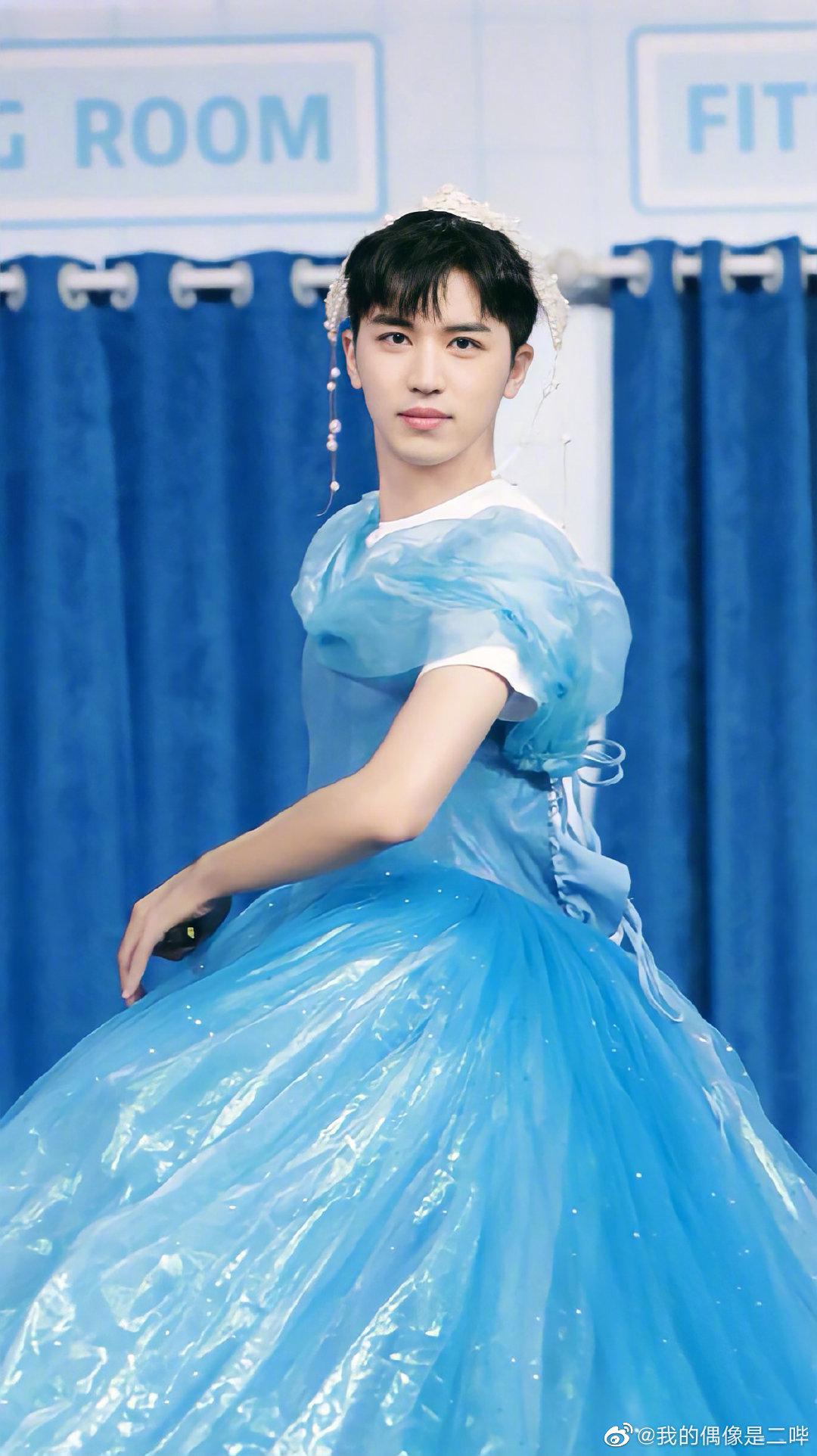 当男生穿起公主裙时候,就没女生什么事了 明晚快本要看猛男公主