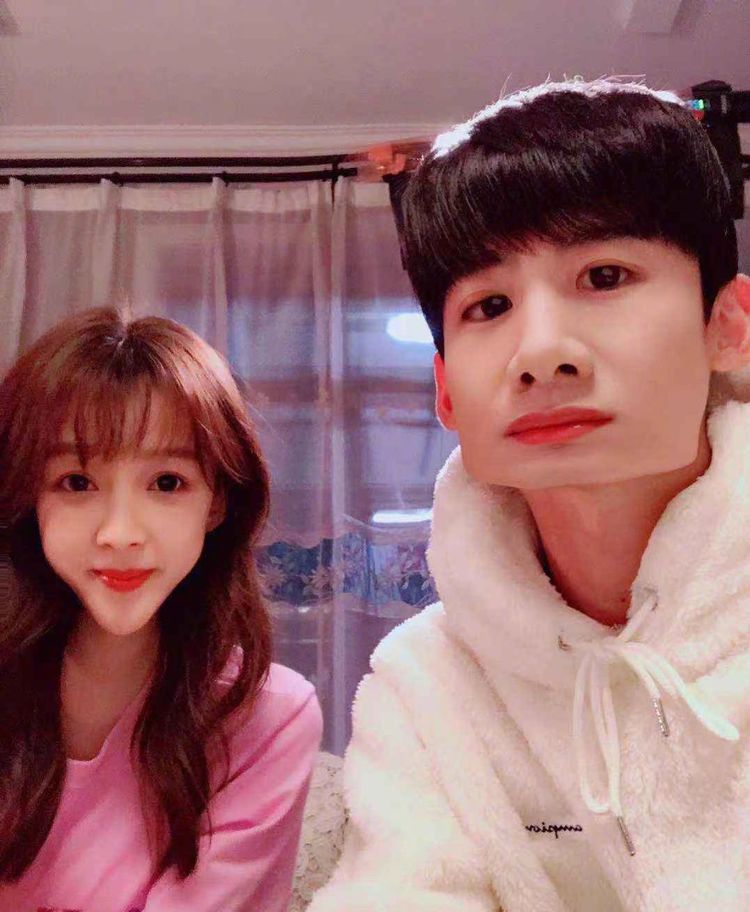 孙怡问白敬亭鞋和她谁重要小白火速赶来回复内容很直男