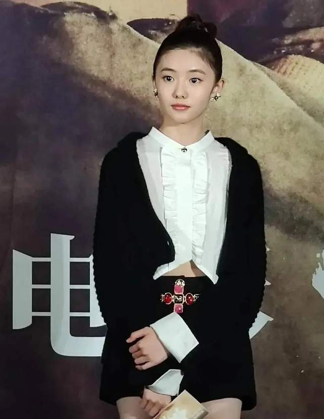 新谋女郎撞脸多名女星,影业大咖与她沾亲,关晓彤也成她替代品