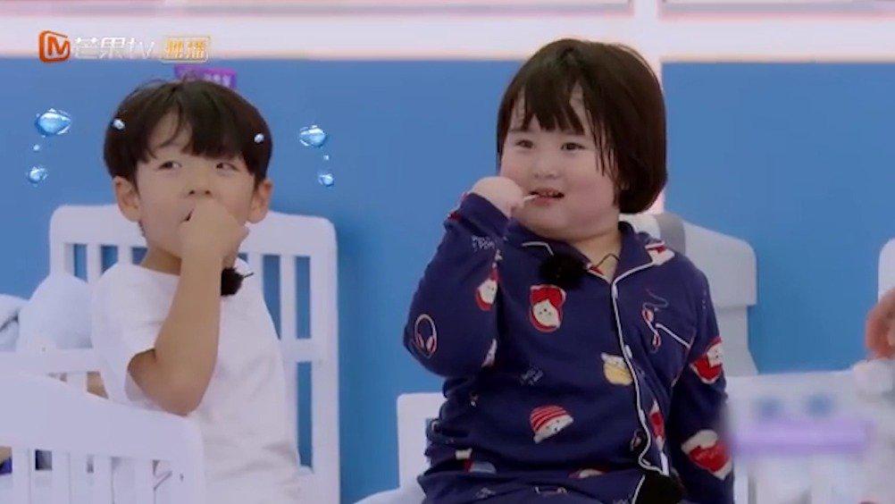 《小巨人运动会》有小朋友说树苗有点肥