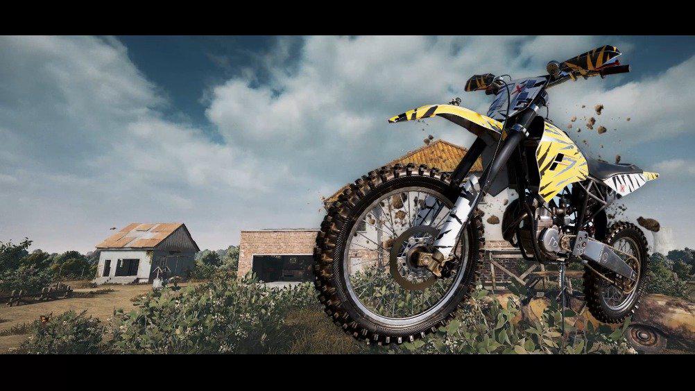 微型手枪改装消声器,美女轻松点射,射击过程中开心的笑了!