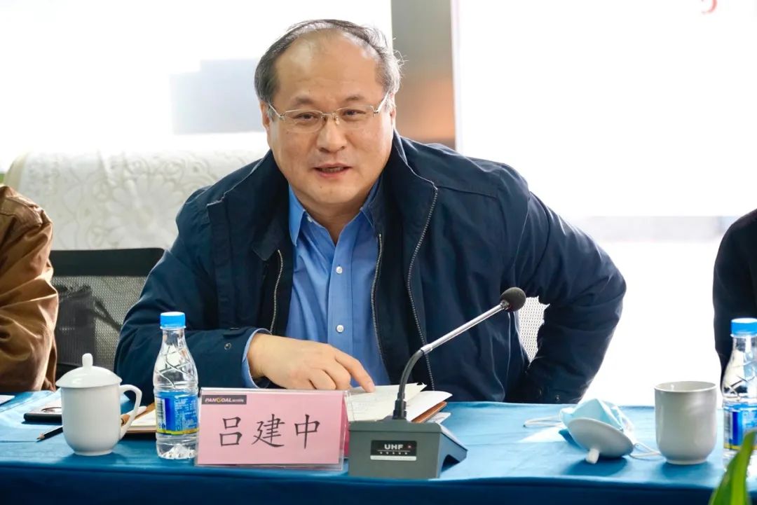 中国石油集团国家高端智库研究中心专职副主任吕建中中国石油集团国家