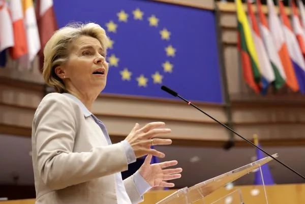▲欧盟委员会主席冯德莱恩25日在布鲁塞尔向欧洲议会发表讲话（法新社）