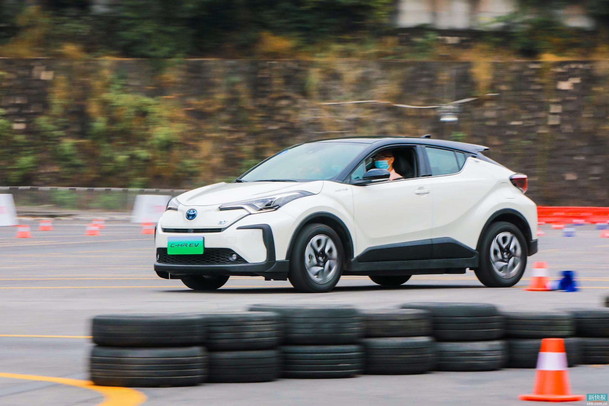 接收丰田的来电提醒场地试驾chrev奕泽e进擎